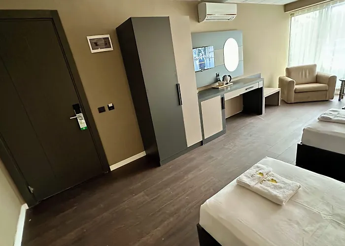 Esse Joven Hotel 4*