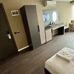 Esse Joven Hotel 4*