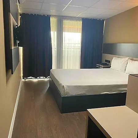 Esse Joven Hotel 4*