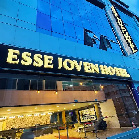 Esse Joven 酒店